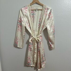 PINK Victoria’s Secret Floral Satin Robe (BRIDES!!)
